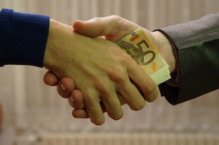 https://pixabay.com/en/euro-bank-notes-handshake-1144835/